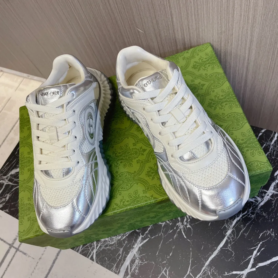 👟👟Ex-factory price 700👟👟 - the latest wave shoes; dad shoes; sports shoes; couple series... Gucci Ripple series sports shoes are made with innovative stitching technology, leather design with three-dimensional interlocking double G leather logo and Gucci letter metal logo embellishment, 3-color combination suction mold technology wavy outsole (soft/shock-absorbing/strong rebound) Original imported sheepskin ➕Original imported sheepskin lining ➕Original open-molded TPU suction mold 3-color outsole (sole thickness 5CM) Women's model 35-40 /